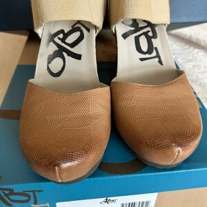 OTBT Tan Wedges Excellent Condition
